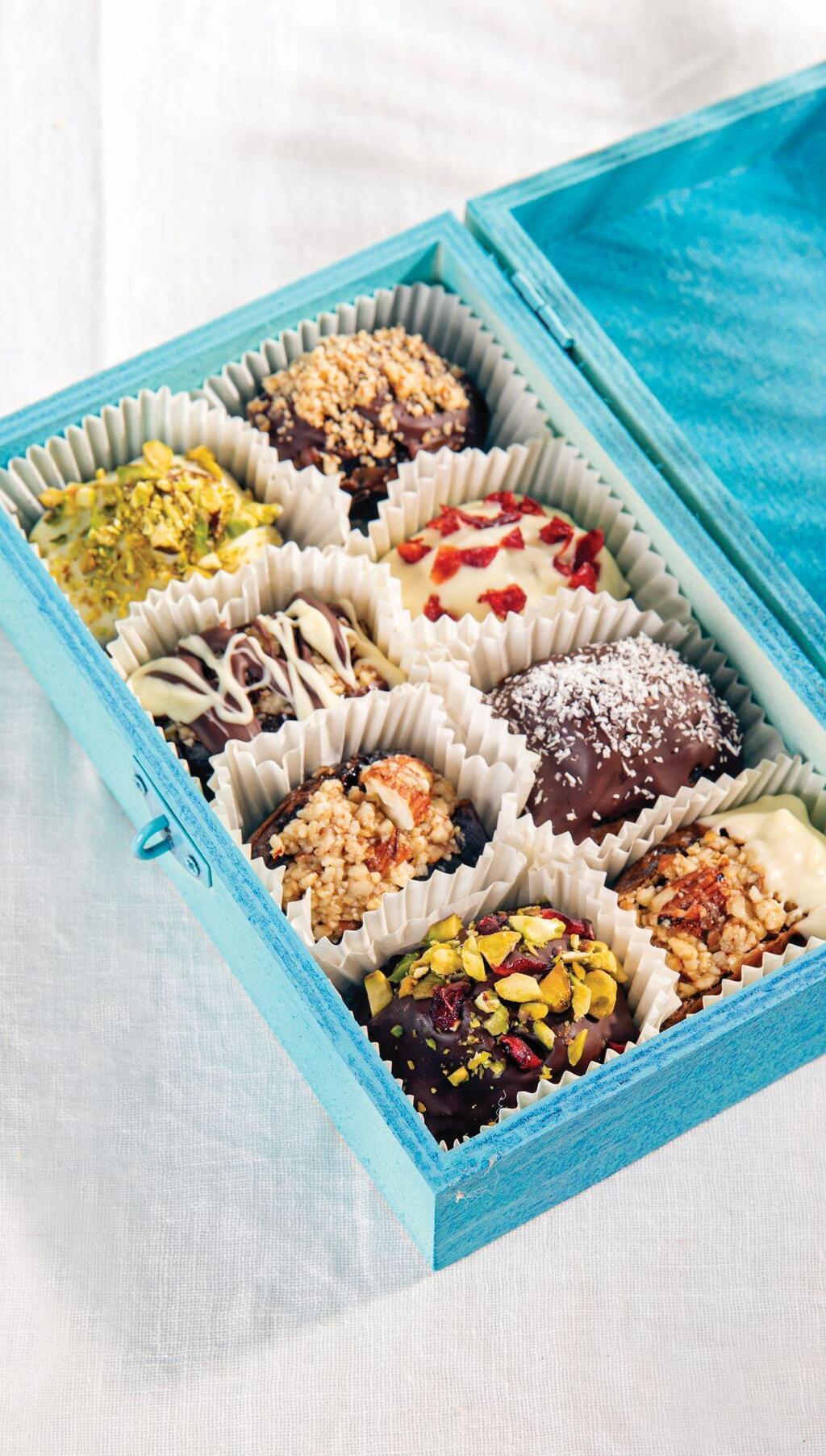 ללא אפייה: בונבוניירת תמרים 