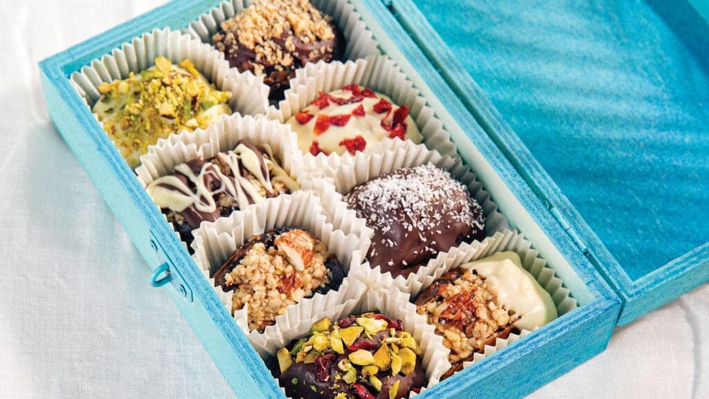 ללא אפייה: בונבוניירת תמרים 