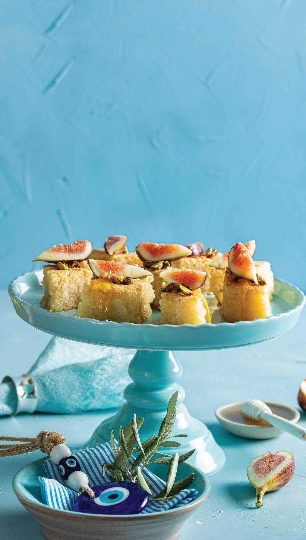 עוגת סולת עם תאנים