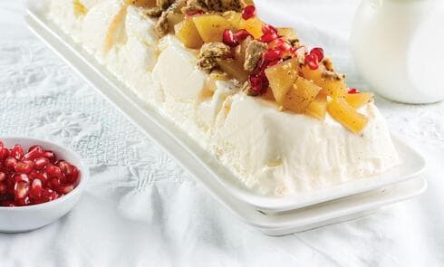 עוגת גלידה פטנט עם תפוחים מתובלים וקראמבל