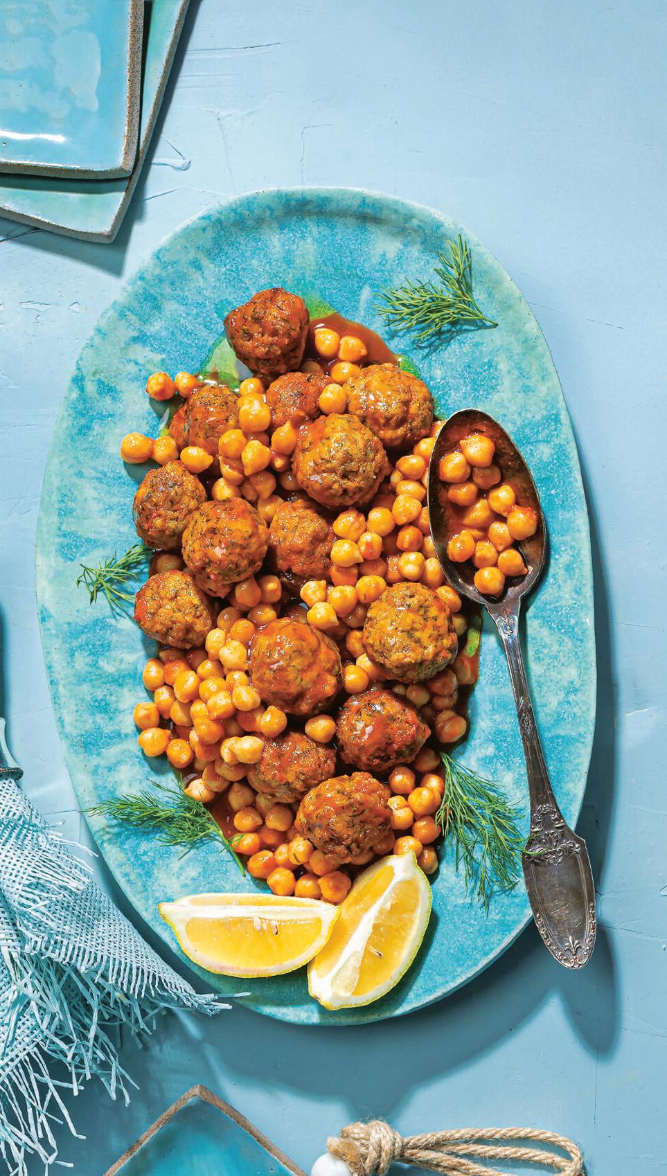 קציצות דגים וחומוס