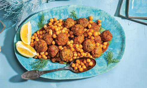 קציצות דגים וחומוס