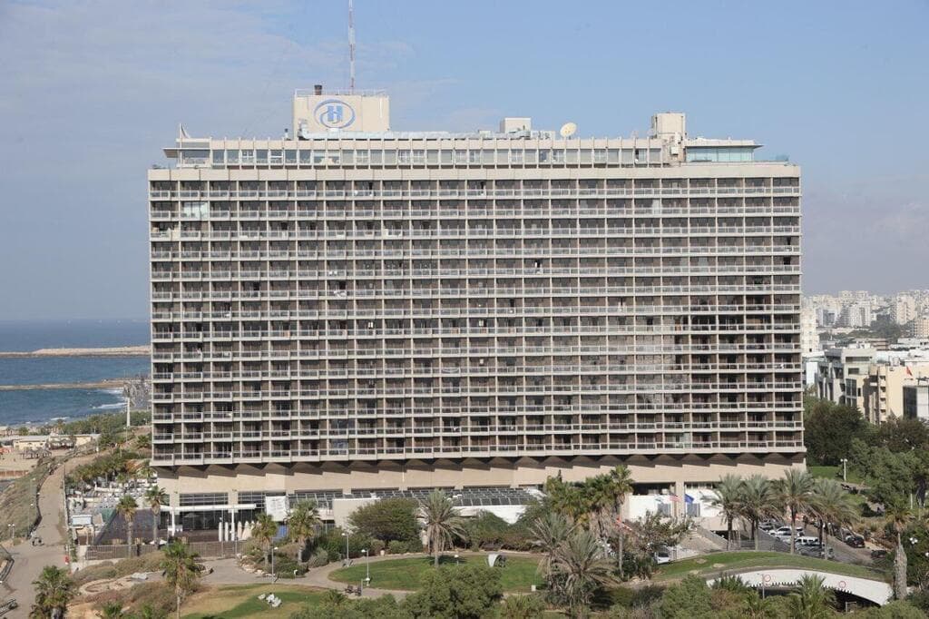 מלון הילטון, המרינה ובריכת גורדון, צולם ממלון קרלטון בתל אביב