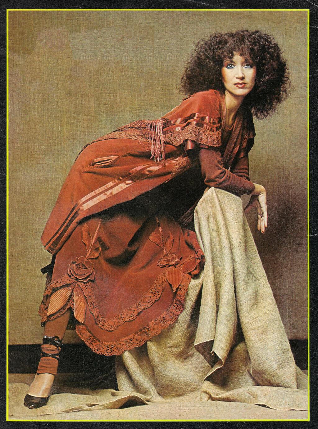 מקבץ טקסטילים צבועים של תמרה יובל ג'ונס, 1974