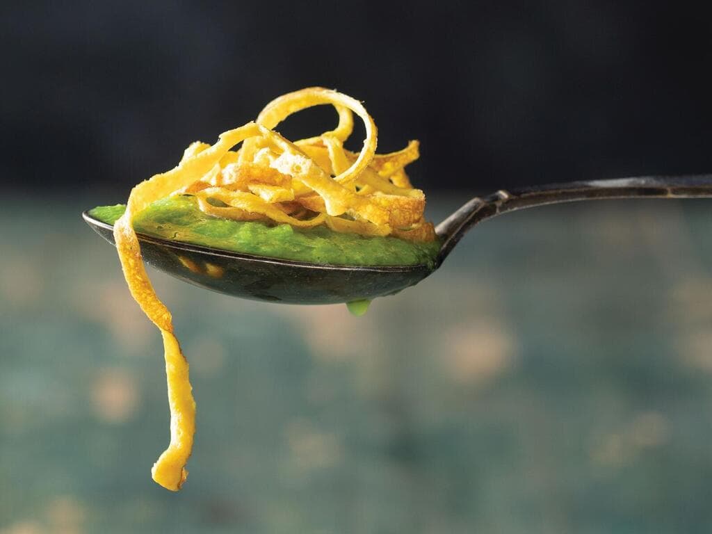 אטריות פנקייקס מלוחות (צילום: דניאל לילה, סגנון: נעמה רן ) אטריות פנקייקס מלוחות