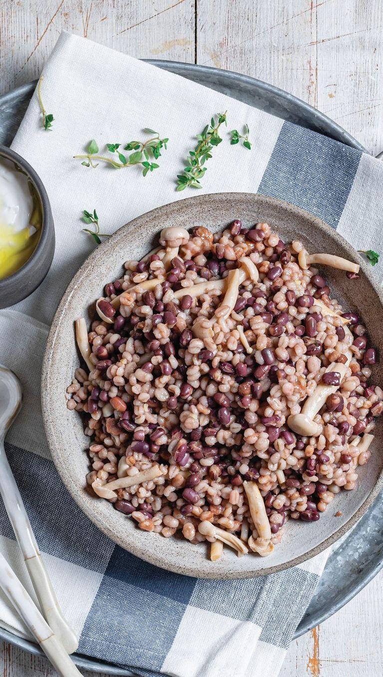 מג'דרה של גריסים שעועית אזוקי ופטריות 