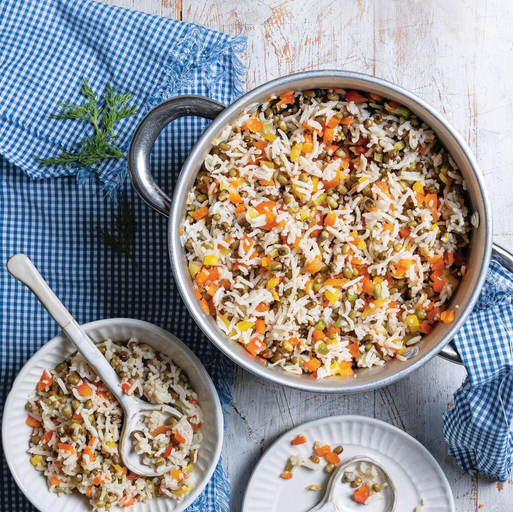 מג'דרה של אורז בסמטי, שעועית מש ופלפלים (צילום: שרית גופן, סגנון: עמית דונסקוי) מג'דרה של אורז בסמטי, שעועית מש ופלפלים