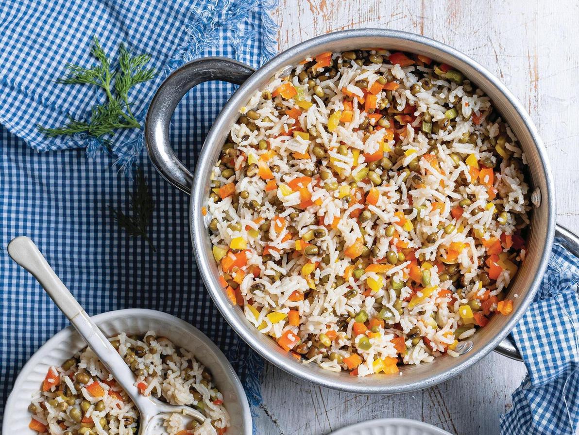 מג'דרה של אורז בסמטי, שעועית מש ופלפלים 