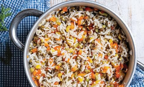 מג'דרה של אורז בסמטי, שעועית מש ופלפלים 