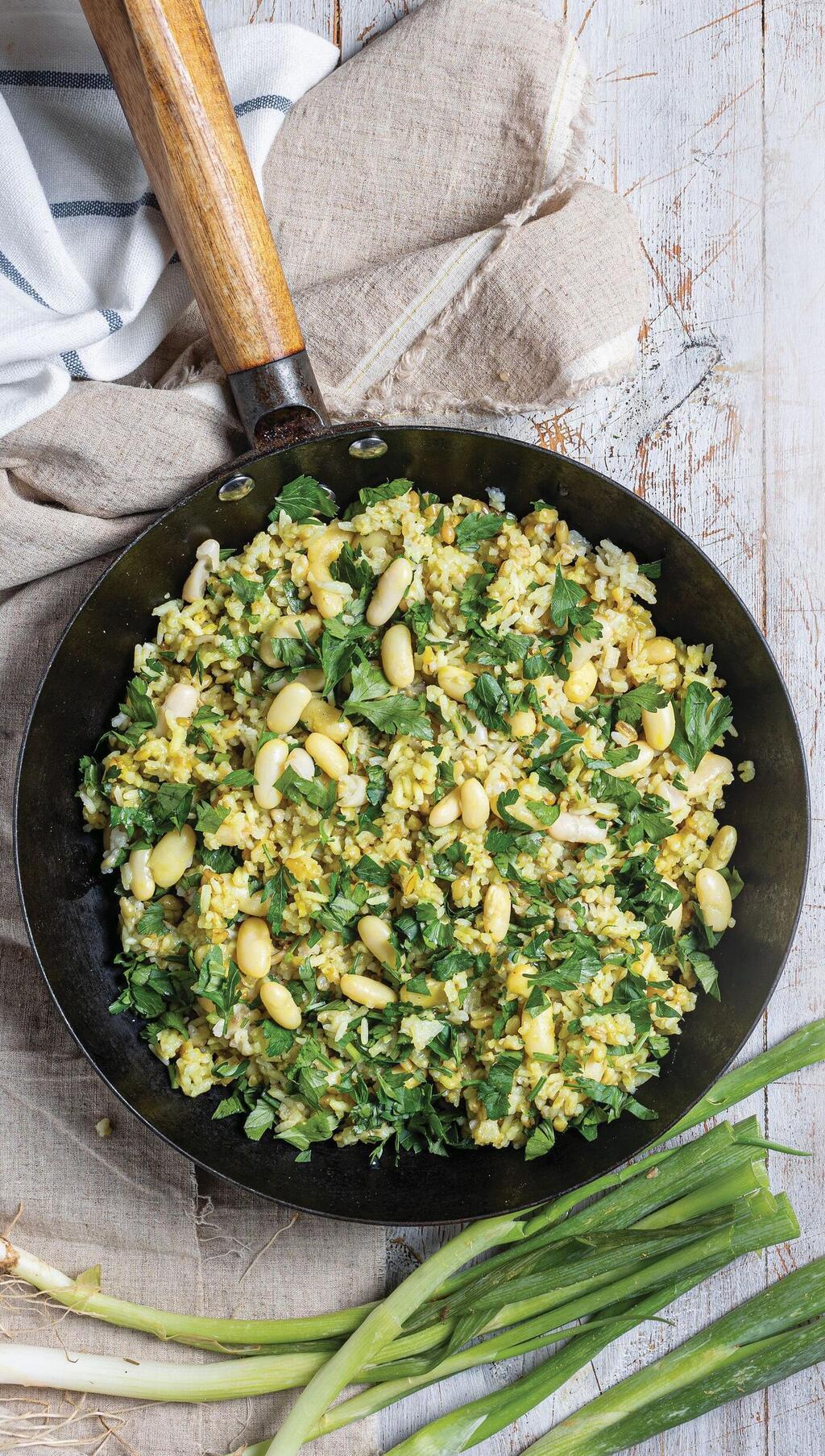 מג'דרה של פריקה, אורז ושעועית לבנה 