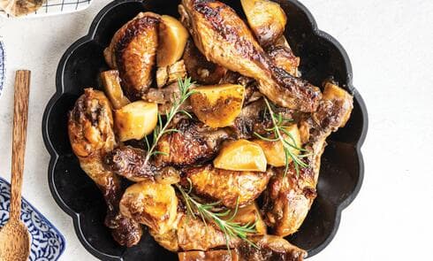 עוף ותפוחי אדמה צלויים בתה