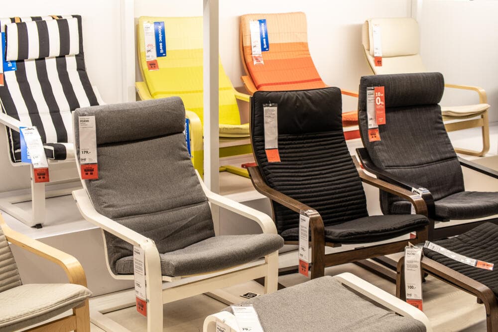 כיסא POÄNG, איקאה (Grzegorz Czapski / Shutterstock.com) כיסא איקאה