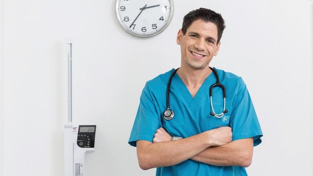 ''ניתוח שרוול בלי לחתוך את הקיבה''. ד"ר רז הגואל (צילום: רויטל טופיול) ד"ר רז הגואל