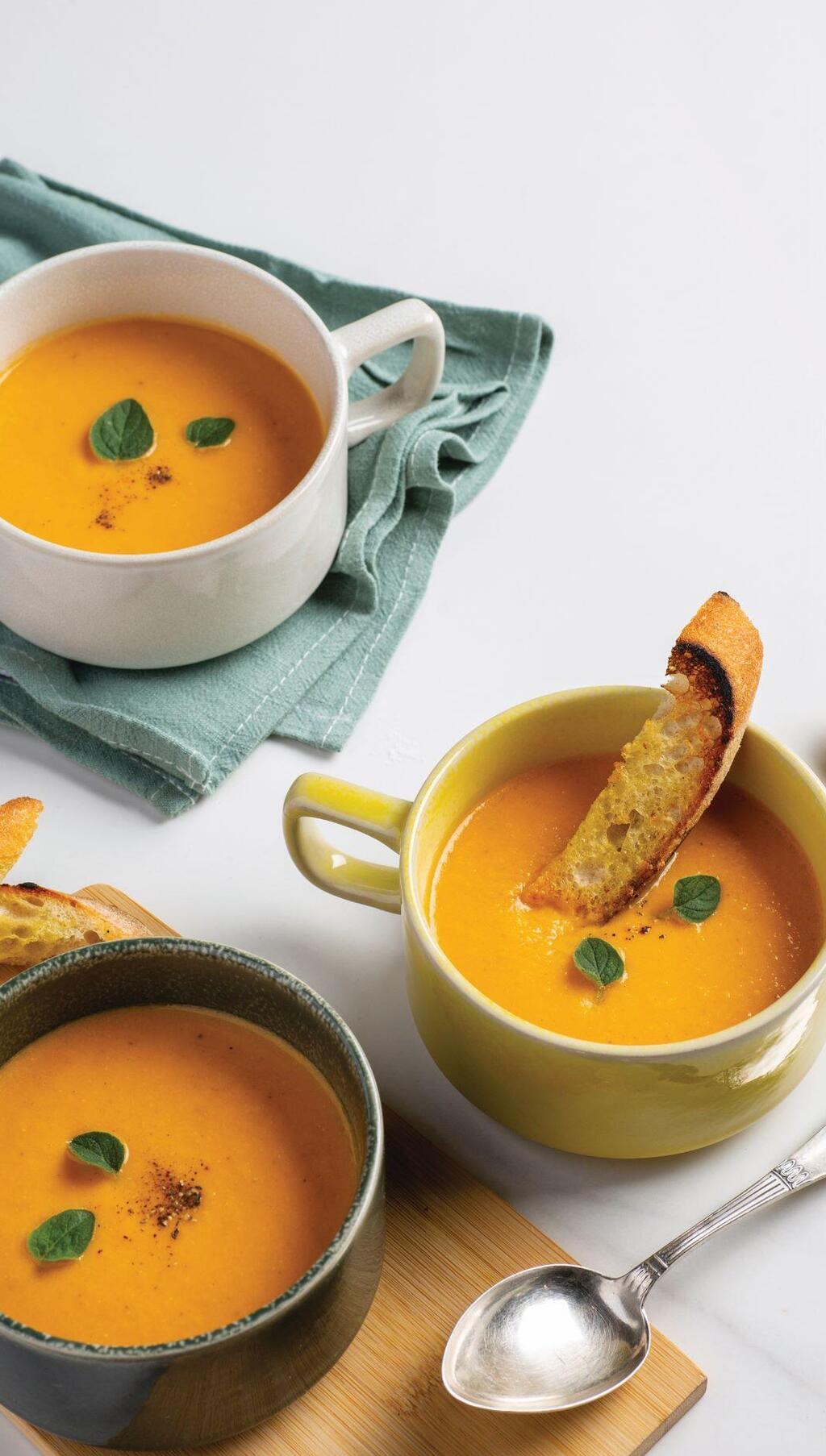 מרק שומר ועגבניות צלויות