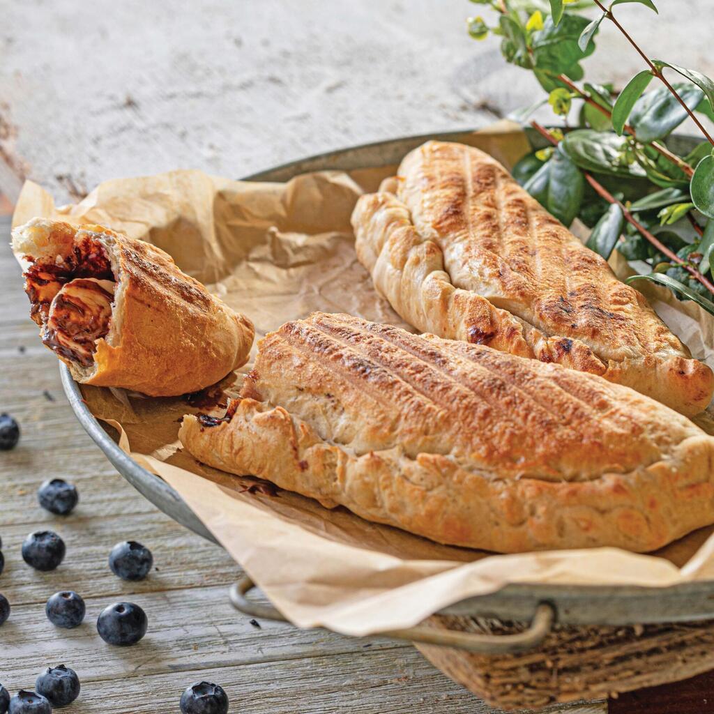 קלצונה פירות ושוקולד (צילום: שרית גופן, סטיילינג: נעה קנריק) קלצונה פירות ושוקולד