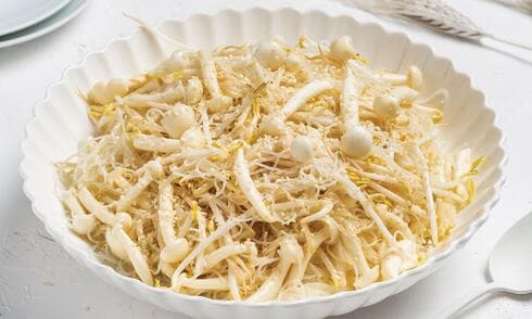 סלט אטריות שעועית, פטריות ונבטים