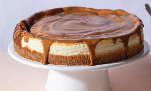 עוגת גבינה עם קוטג' וקרם ריבת חלב