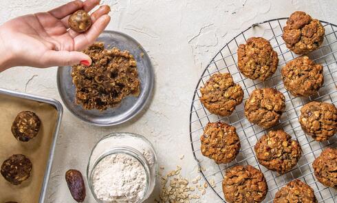 עוגיות תמרים ושיבולת שועל