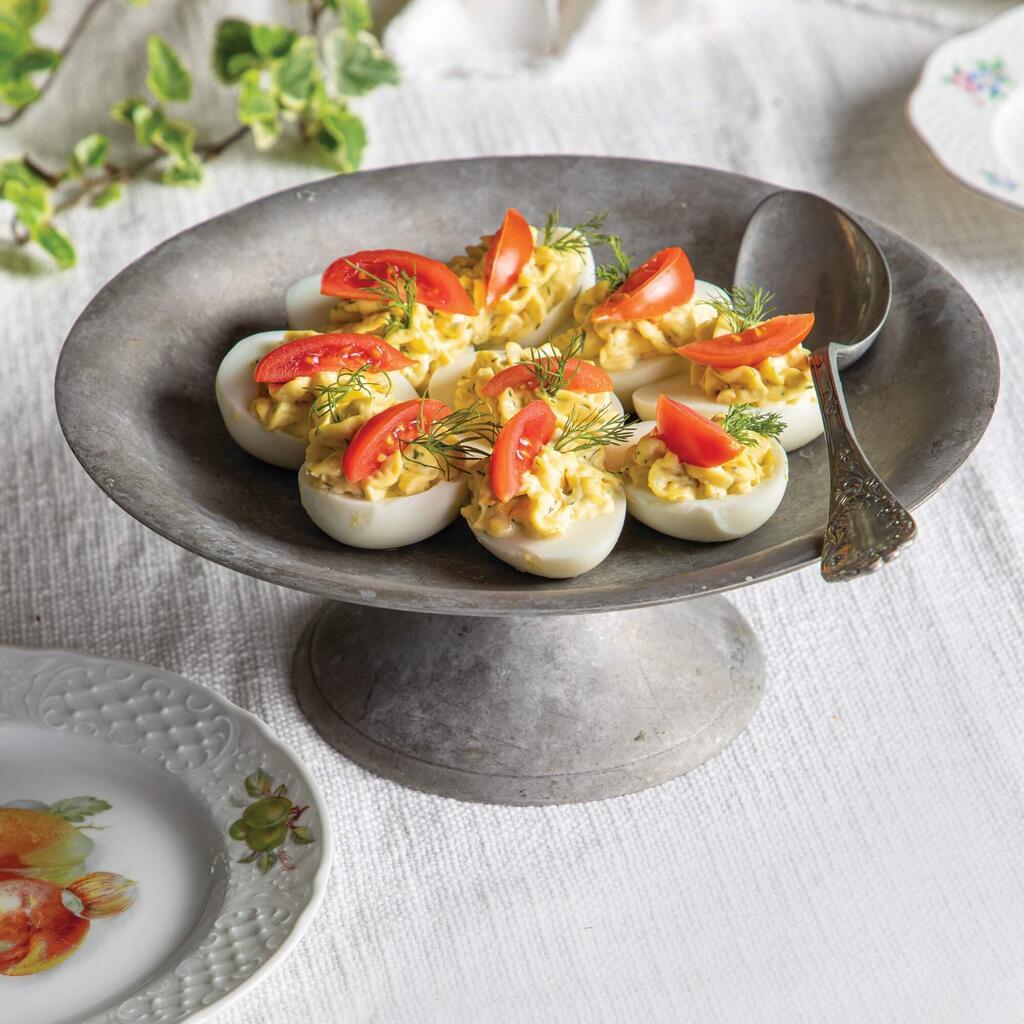 ביצים ממולאות בעצמן (צילום: שרית גופן, סגנון: עמית דונסקוי) ביצים ממולאות בעצמן