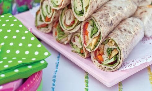 לאפה מגולגלת עם חביתה ודברים טובים