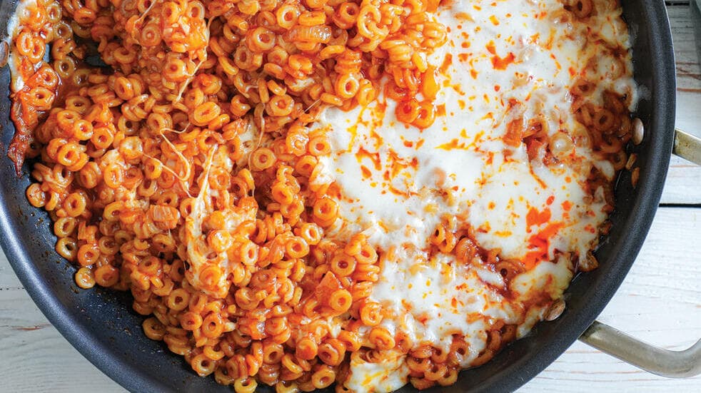 פתיתים ברוטב אדום וגבינה נמתחת