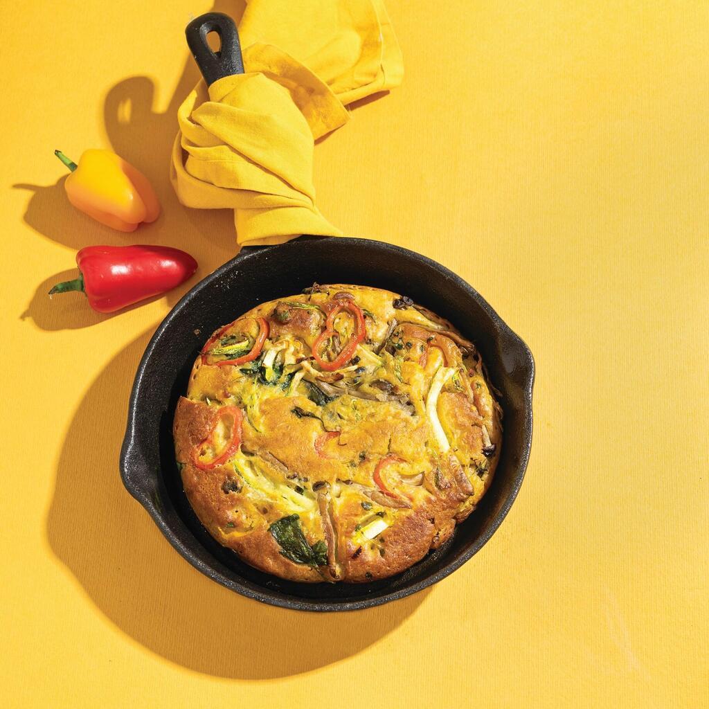 מפתיע: פנקייק מלוח עם ירקות (צילום: שרית גופן, סגנון: נעה קנריק) מפתיע: פנקייק מלוח עם ירקות