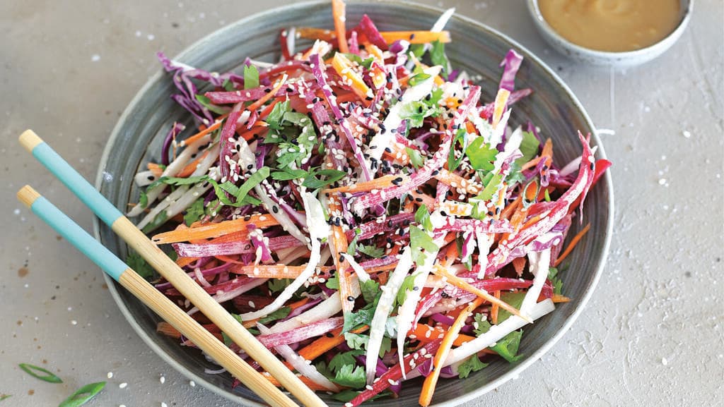 סלט אסייתי ברוטב טחינה 