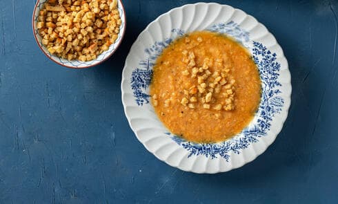 מרק עדשים כתומות