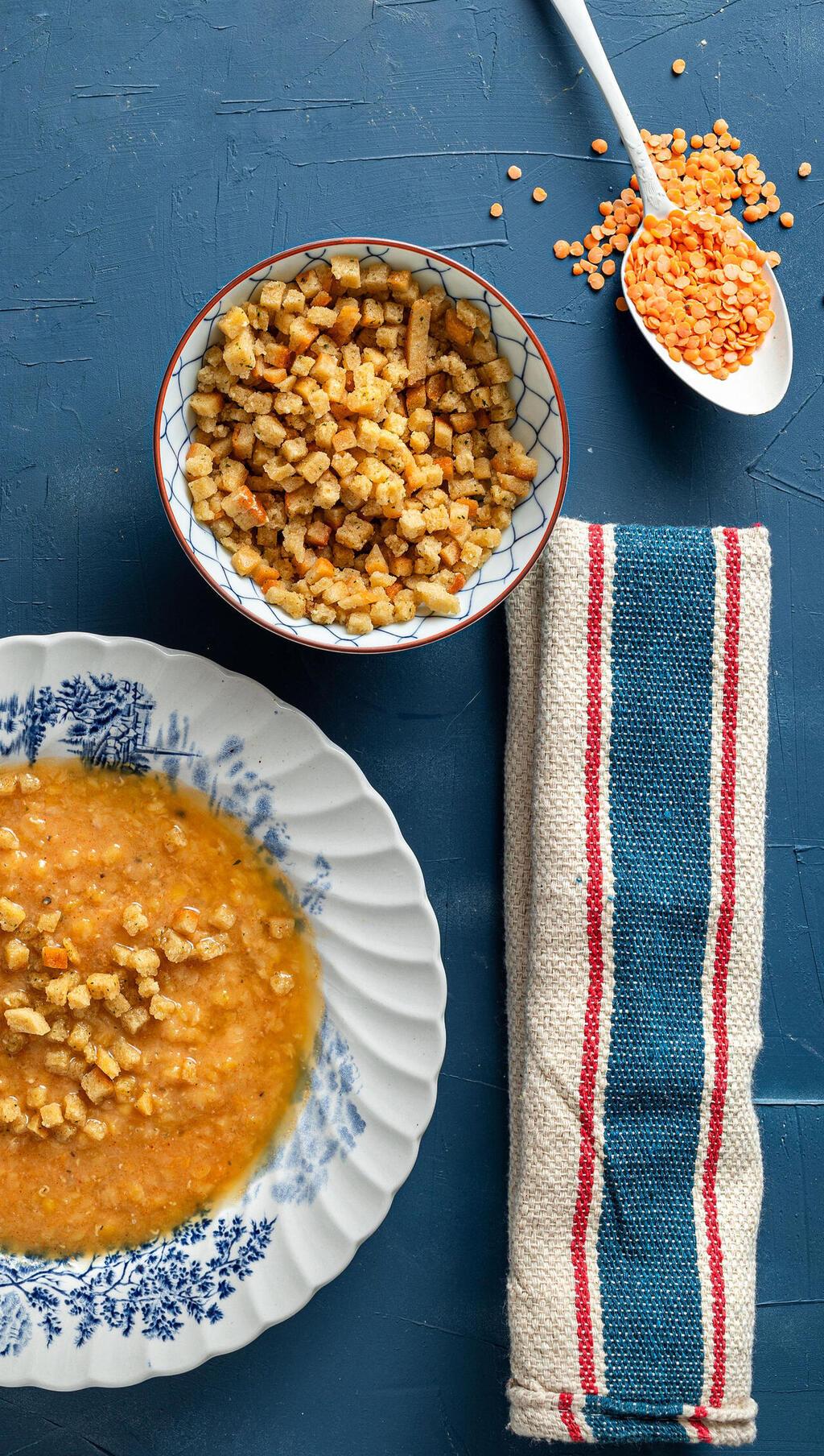 מרק עדשים כתומות