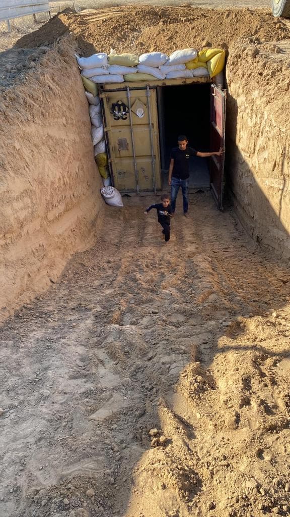 מכולות קבורות בחול כמיגוניות - כוכבי המדבר