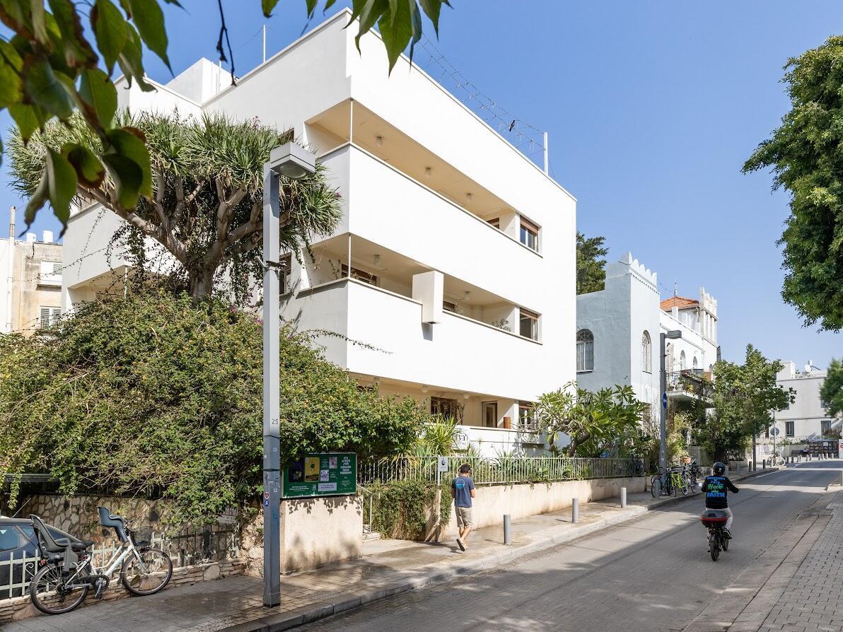 שימור ושיפוץ ירוק הלכה למעשה לבית ליבלינג שתכנן דב כרמי (צילום: יעל שמידט) שימור ושיפוץ ירוק הלכה למעשה לבית ליבלינג שתכנן דב כרמי