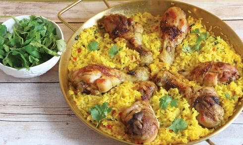 שוקי עוף על אורז צהוב