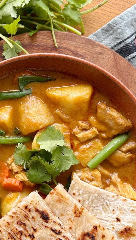 תבשיל קארי צהוב עם פרגיות