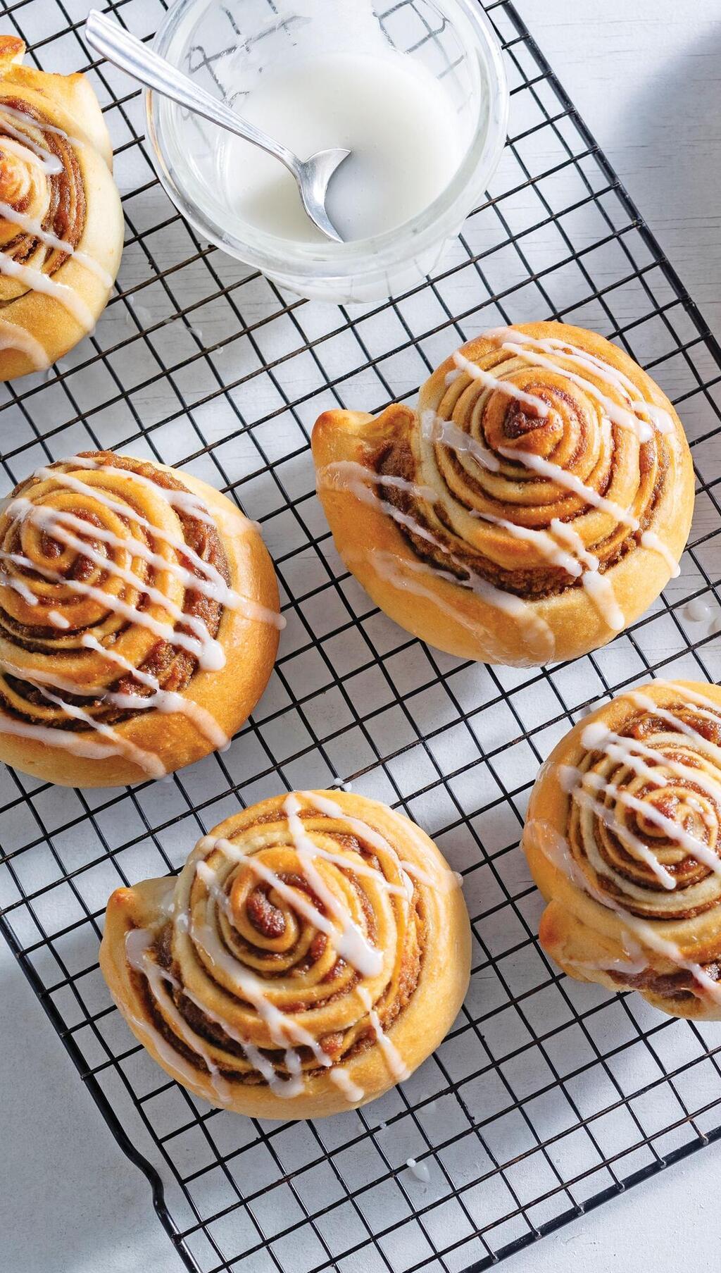 רול קפה ומרציפן (צילום: דניאל לילה, סגנון: נעמה רן) רול קפה ומרציפן