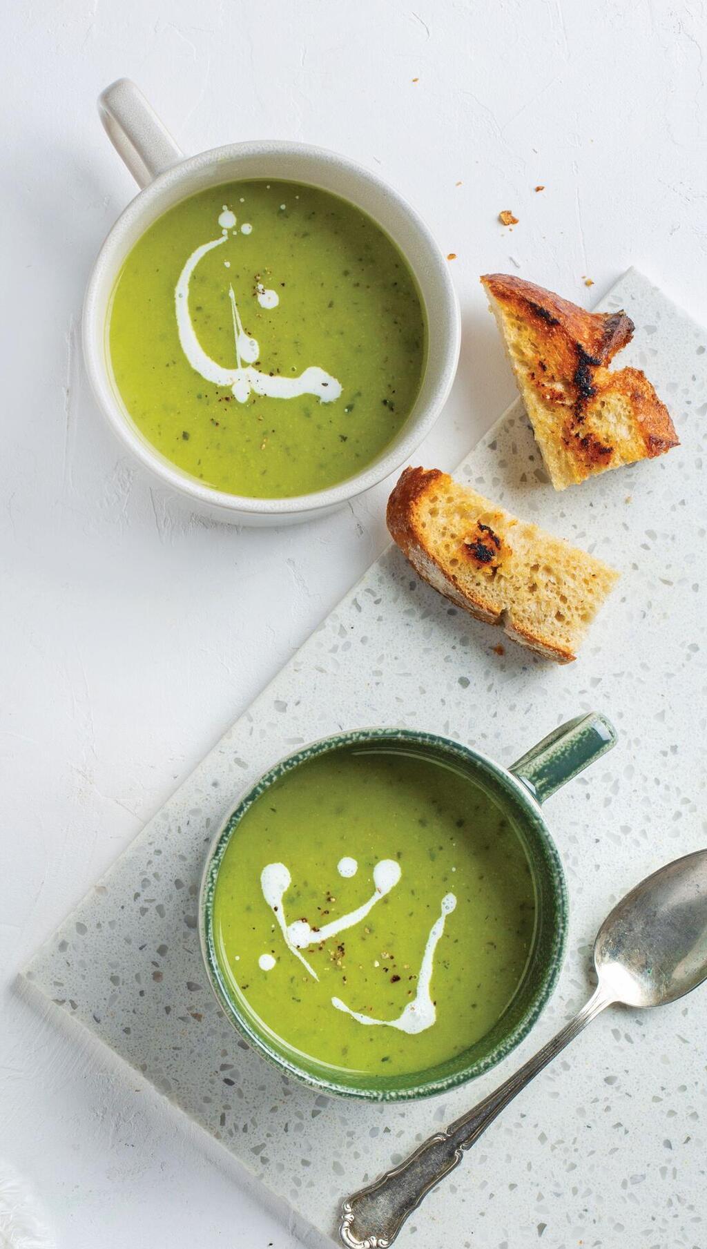 מרק סלרי ירוק (צילום: בועז לביא, סגנון: טליה הדר) מרק סלרי ירוק