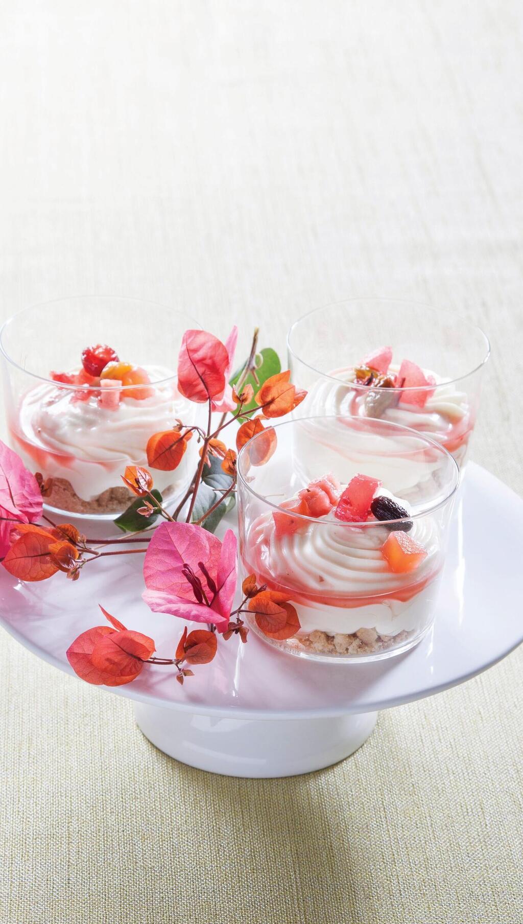 טרייפל עם עוגיות פסח וקומפוט 