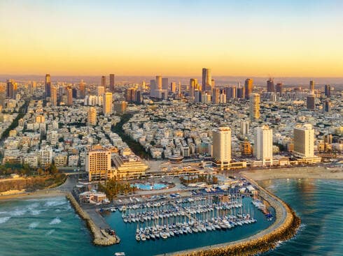 לא פריז אבל גם לא חיפה: מבט-על מכיוון הים לחוף תל אביב