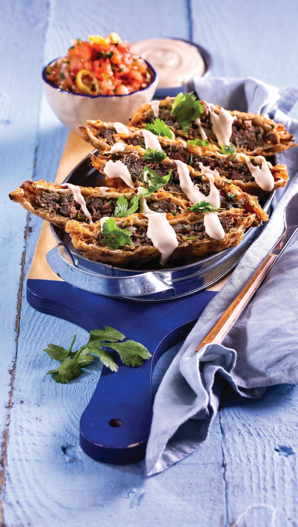 עראיס מצות עם בשר טחון (צילום: בועז לביא, סגנון: נעה קנריק) עראיס מצות עם בשר טחון