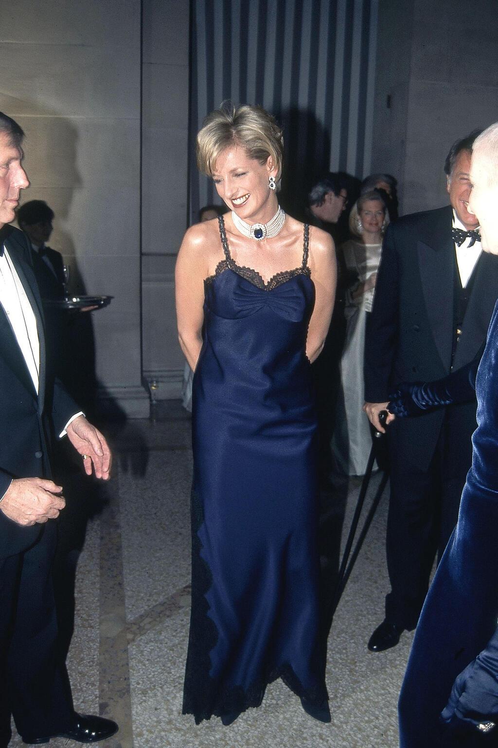 הנסיכה דיאנה בשמלה של גליאנו, 1996 (צילום: Patrick McMullan / Getty Images) הנסיכה דיאנה בשמלה של גליאנו, 1996