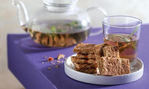  בטוסטר: עוגיות טבעוניות עם שיבולת שועל ופירות מיובשים