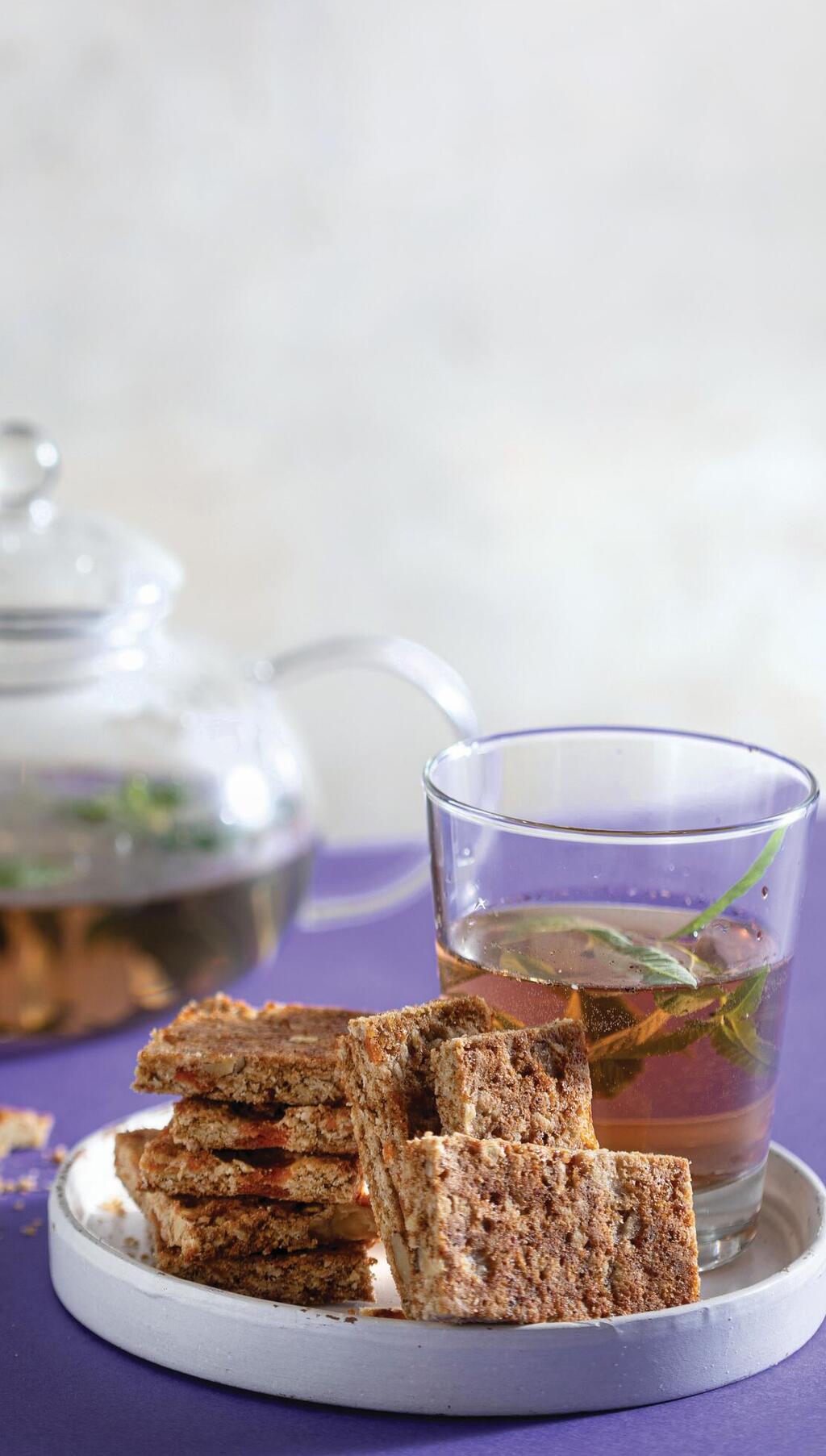  בטוסטר: עוגיות טבעוניות עם שיבולת שועל ופירות מיובשים