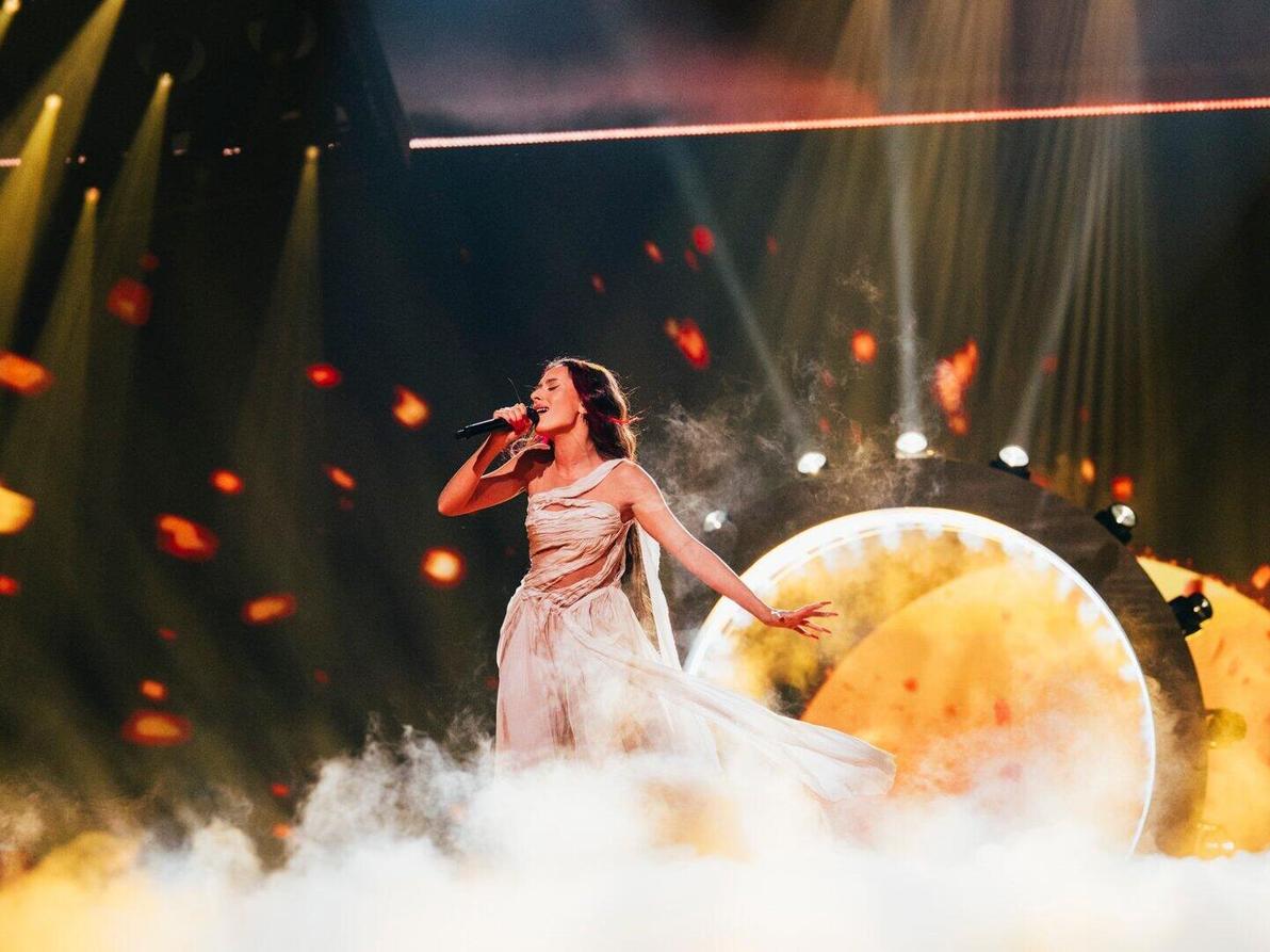 עדן גולן, נציגת ישראל לאירוויזיון 2024, על הבמה