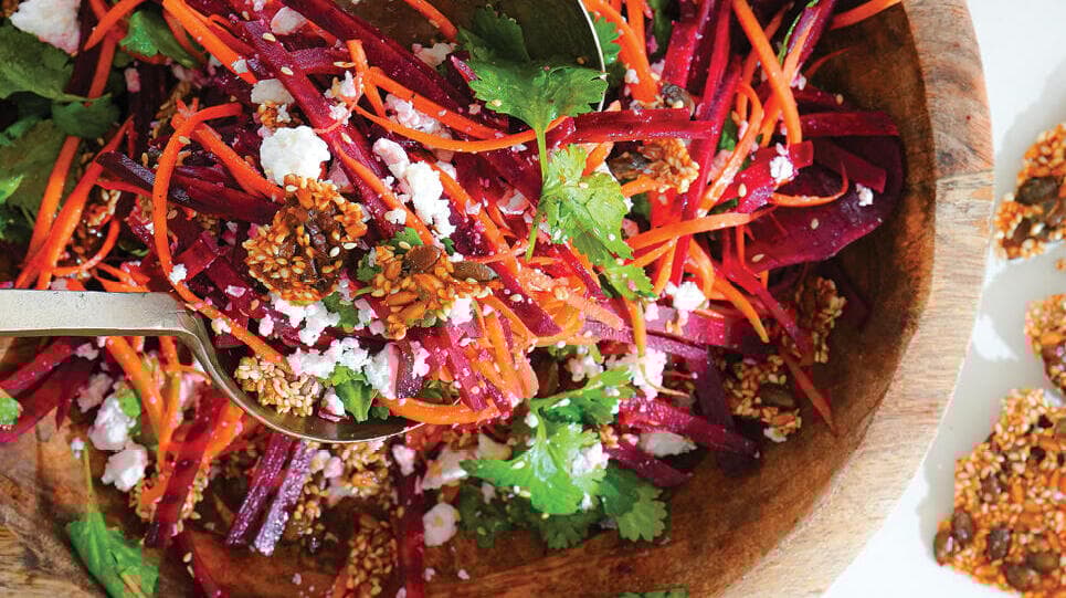 סלט סלק וגזר עם קראנץ' גרעינים