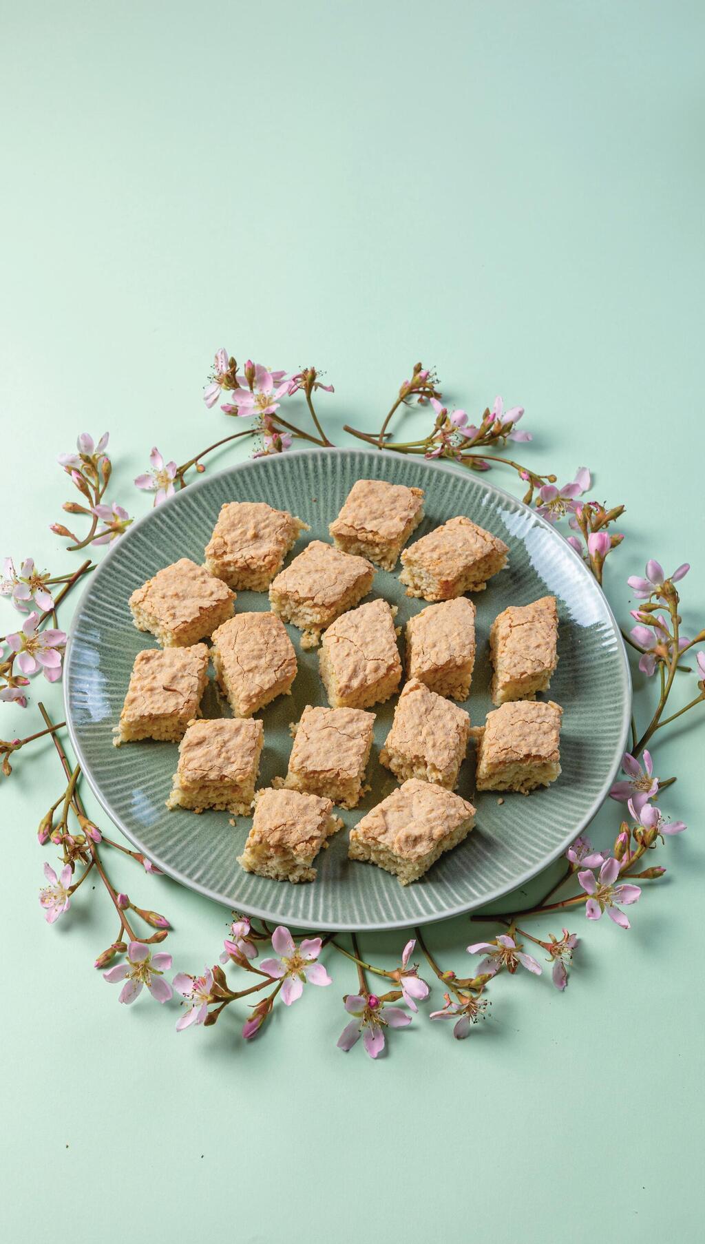 עוגיות שומשום (צילום: שרית גופן, סגנון: נעה קנריק) עוגיות שומשום