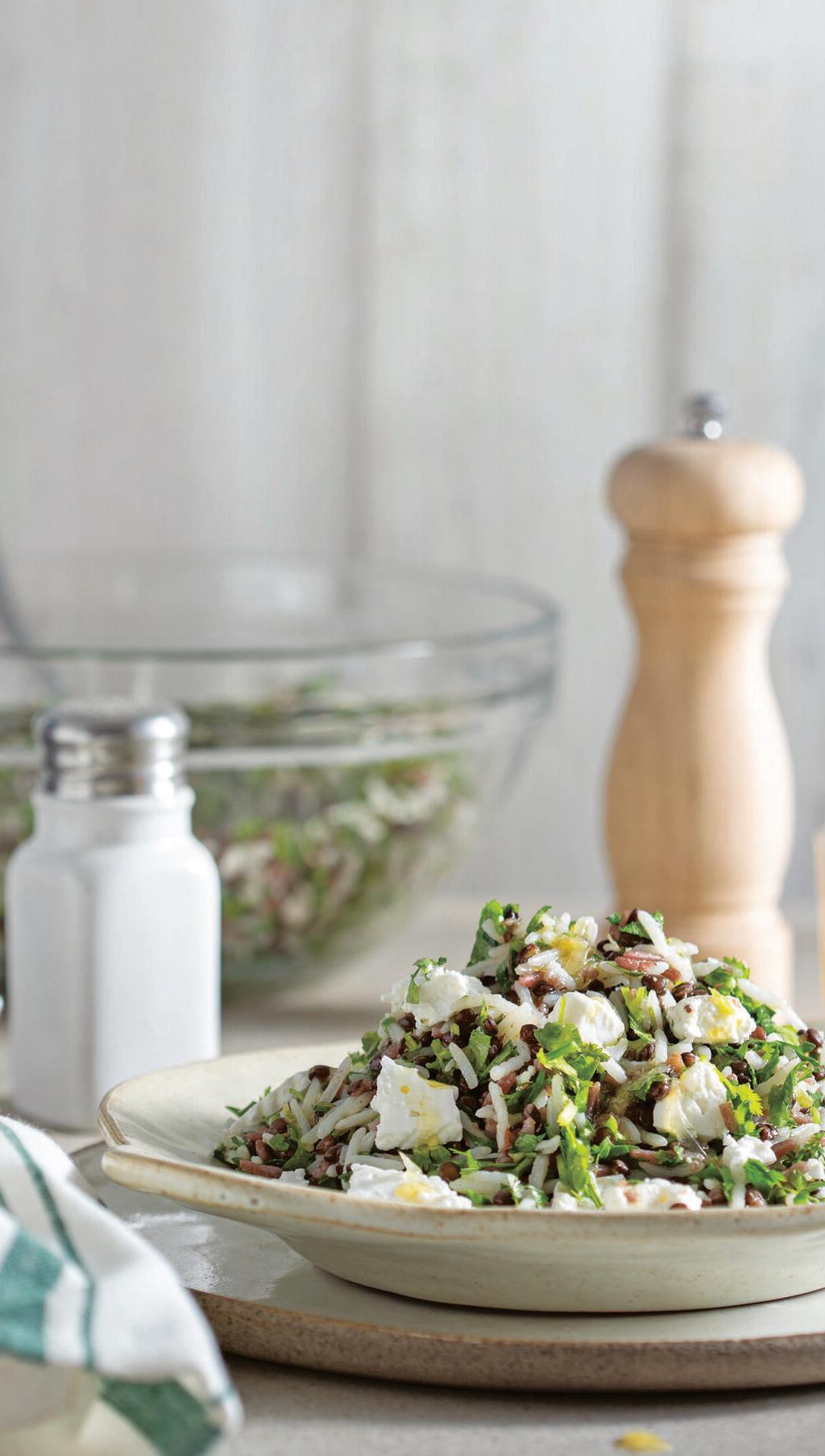 סלט עדשים, אורז ומלא ירוקים ( צילום: דניאל לילה, סגנון: נעמה רן) סלט עדשים, אורז ומלא ירוקים