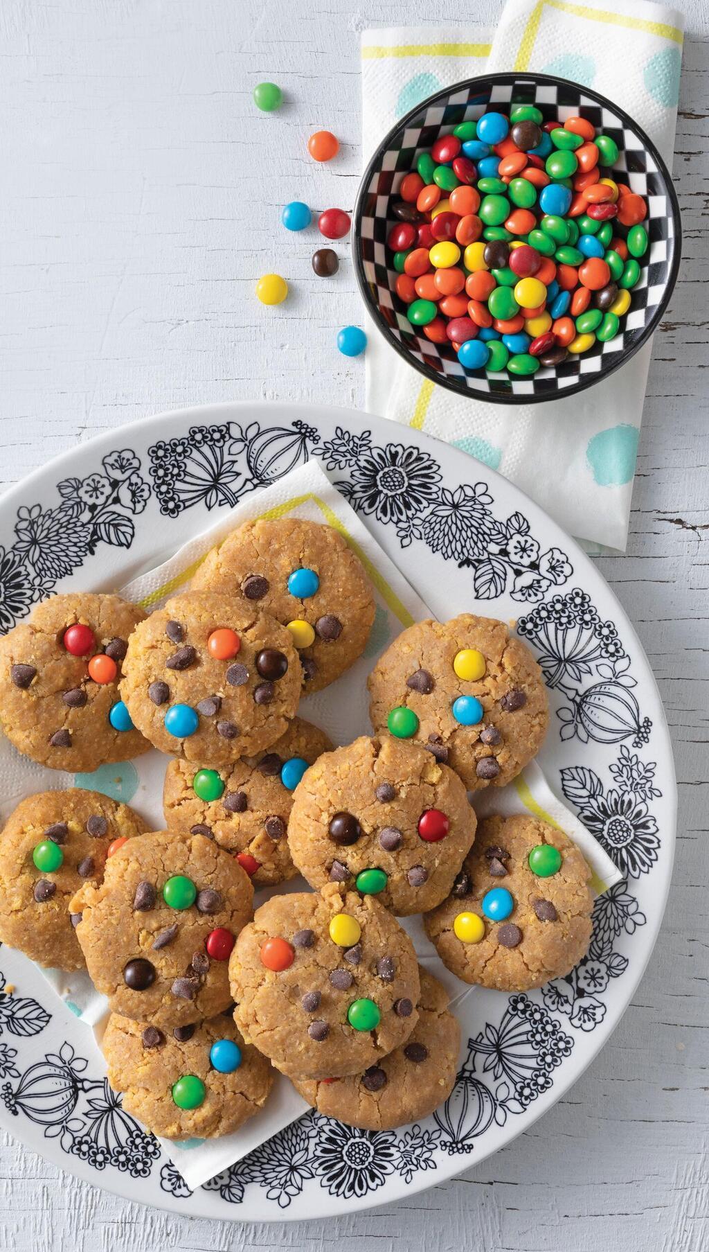 ללא אפייה: עוגיות חמאת בוטנים ושוקולד צ'יפס