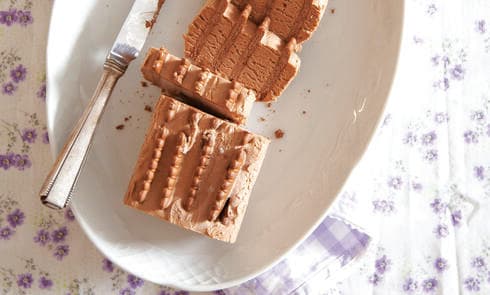 עוגת ביסקוויטים עם קרם שוקולד וקפה