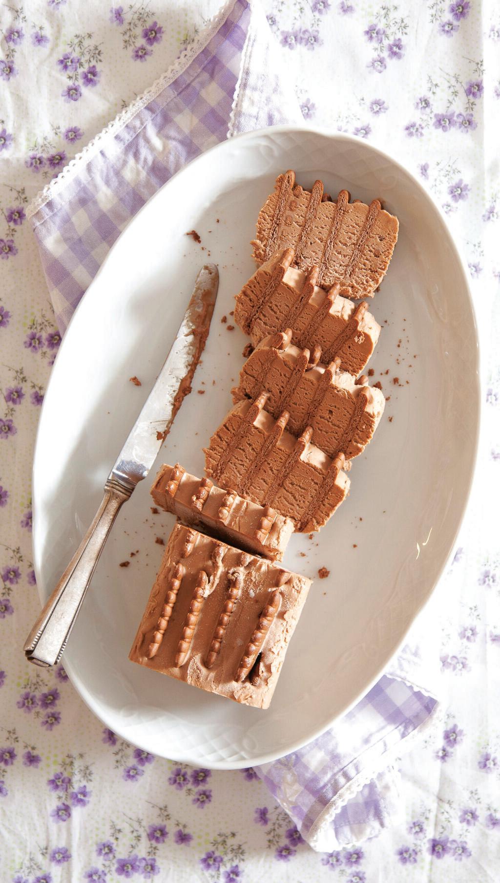 עוגת ביסקוויטים עם קרם שוקולד וקפה