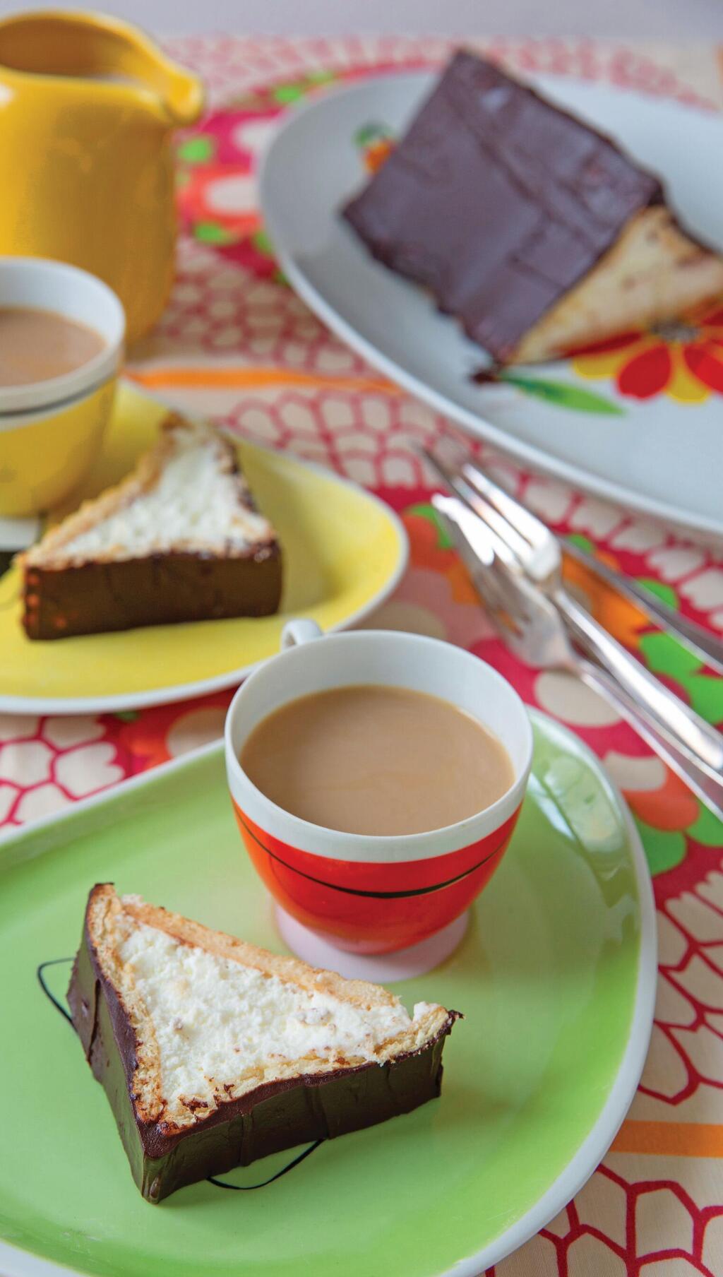 עוגת ביסקוויטים פירמידה (צילום: יעל אילן, סגנון: נעמה רן) עוגת ביסקוויטים פירמידה