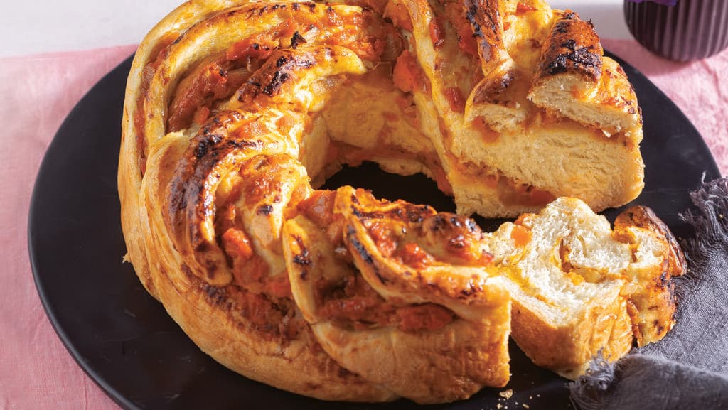 חלה במילוי דלורית ובצל 